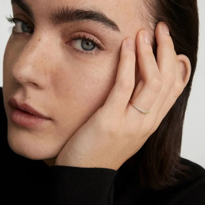 Anel Sinete Delicado com Zircónias