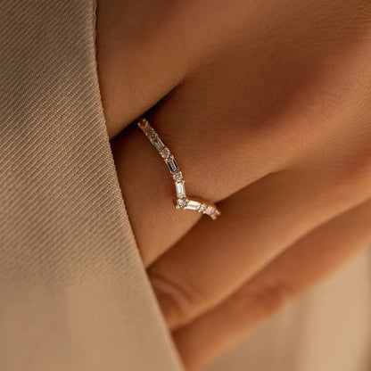 Anel V Ondulado com Zircónia