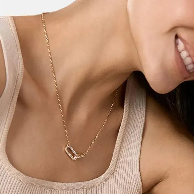 Colar Pendente Duplo Oval Dourado