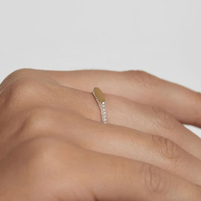 Anel Sinete Delicado com Zircónias